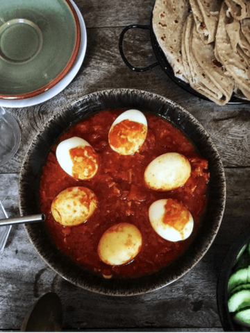 boiled egg curry in bowl