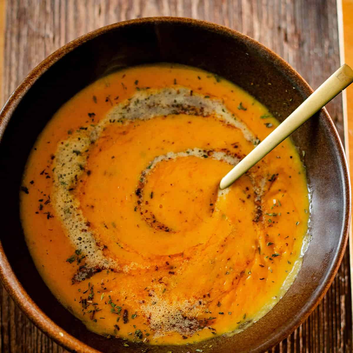 Mercimek Corbasi in bowl