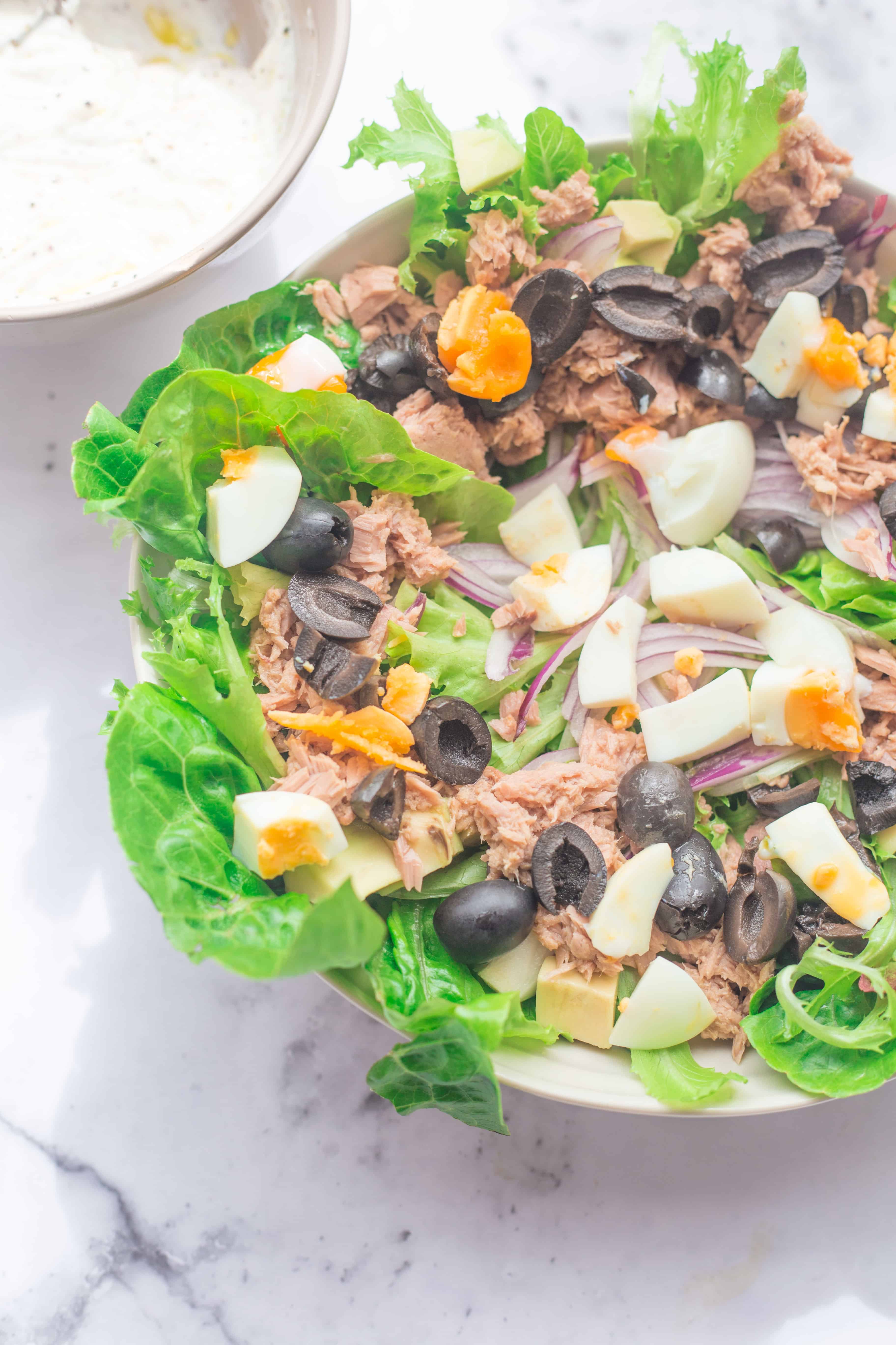 Tuna with salad and yoghurt dressing in a bowl