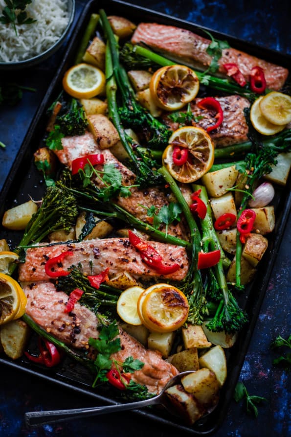Salmon, brocolli and lemons in a tray