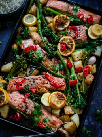Salmon, brocolli and lemons in a tray