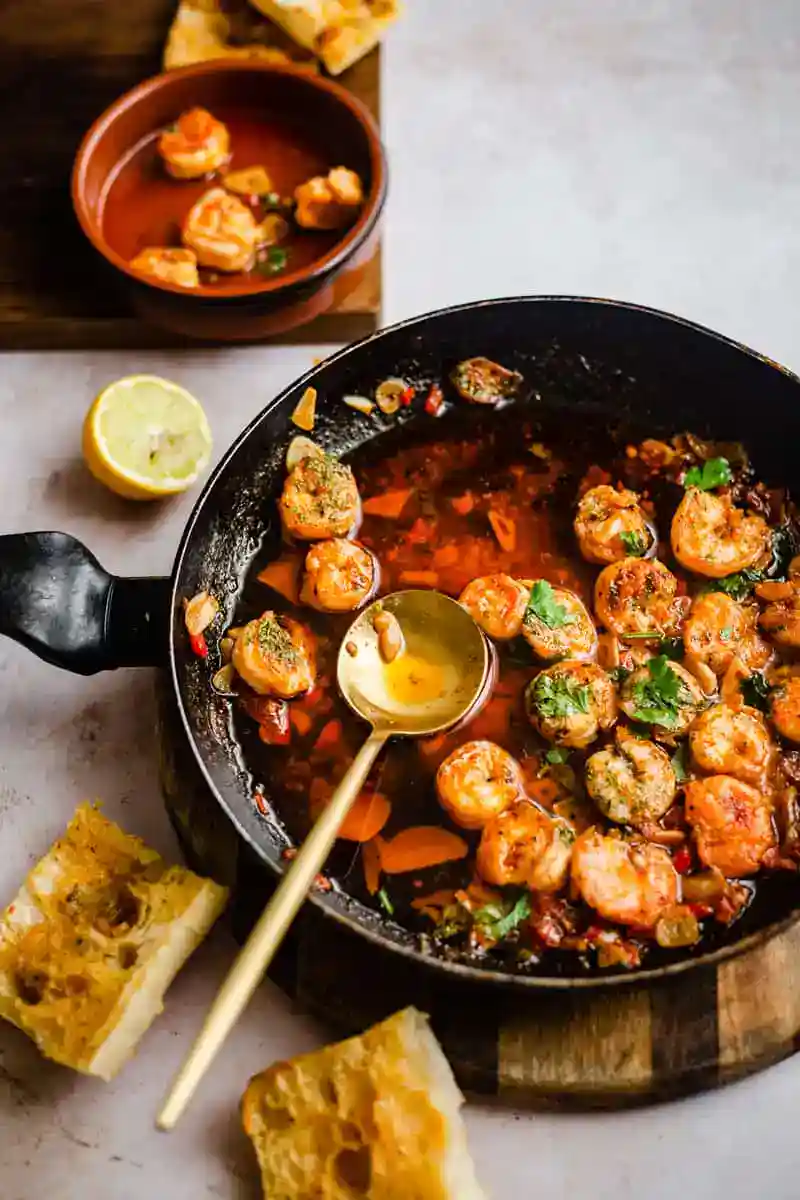 30 delicious and Healthy Dinner (Iftar) ideas for Ramadan Pil Pil in pan