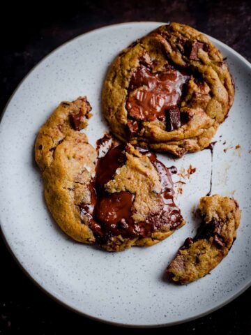 2 Nutella Cookies on plate, one broken to show inside