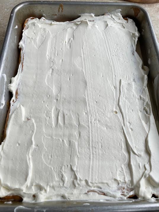 Cream spread on cake