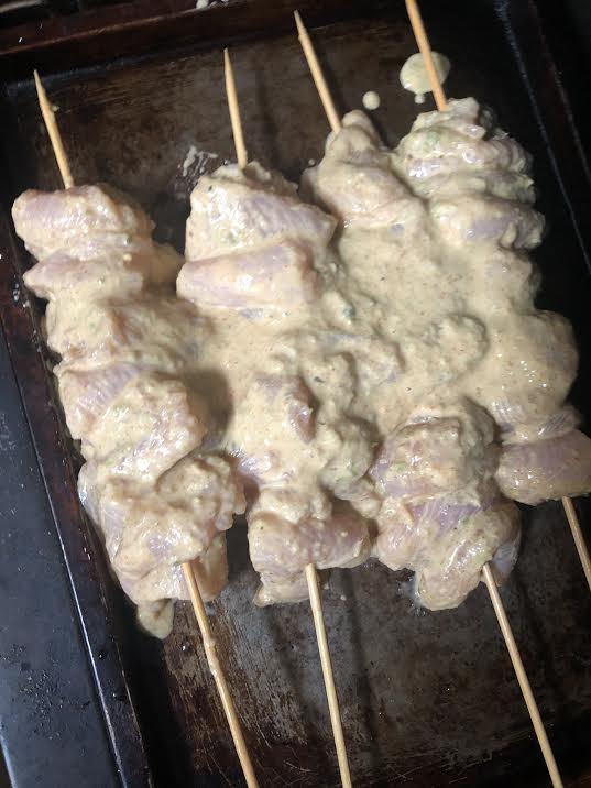 4 chicken skewers on a tray 