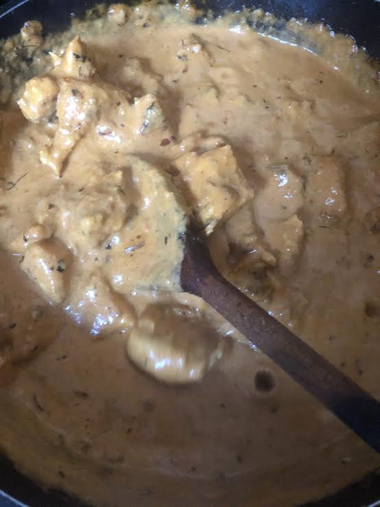 Chicken in creamy curry base 