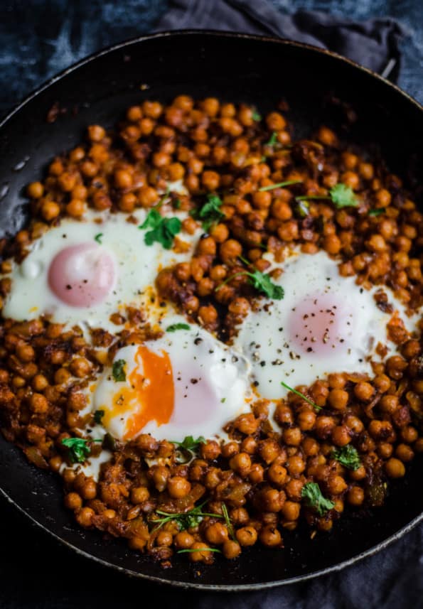 Chickpeas in a pan with 3 eggs on top