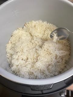 RIce being fluffed with a spoon in foodi