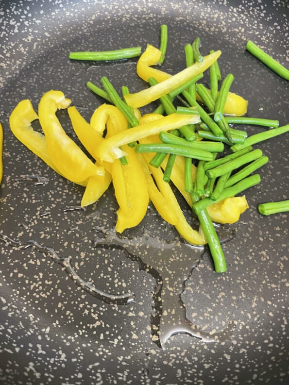 Pepper and green beans in pan