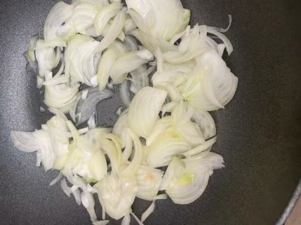 Onions in oil in wok 