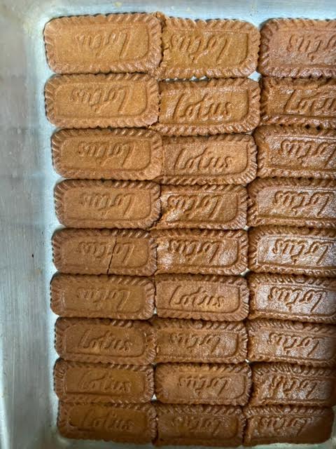 1 layer of Biscoff biscuits lined in dish