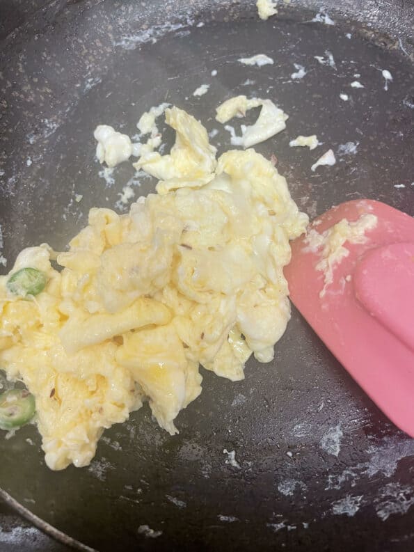 Scrambled eggs in pan