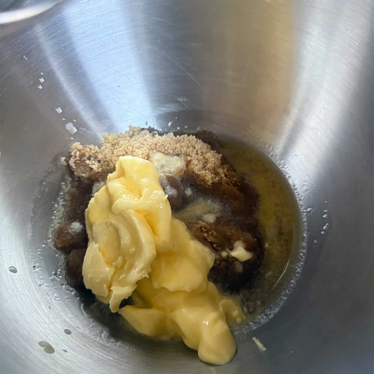 Butter, sugar and oil in bowl