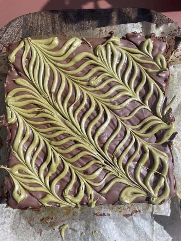 Thick pistachio feathering