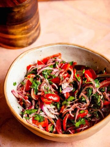 Turkish tomato, parsley and onion in bowl
