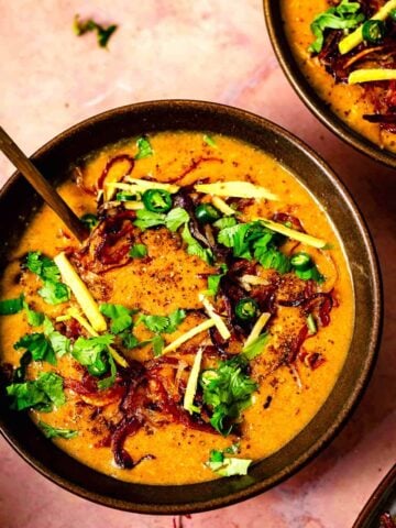 Chicken Haleem in bowl with toppings
