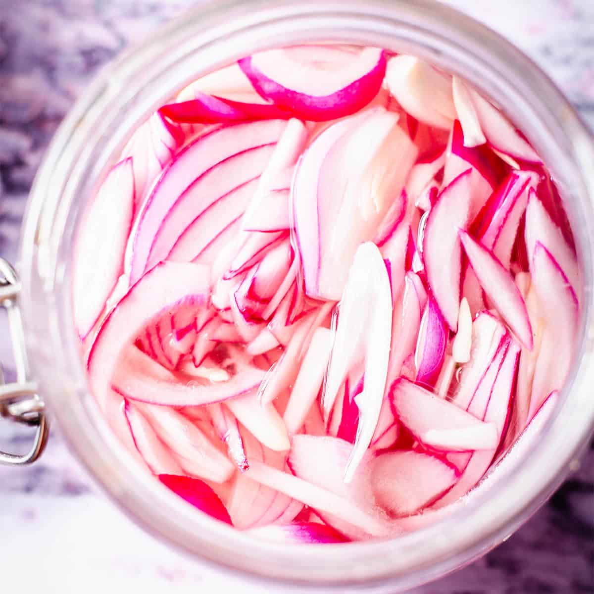 Lime Pickled Onions (Quick No-Vinegar Recipe) Quick pickled onions in jar