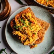Akuri on toast