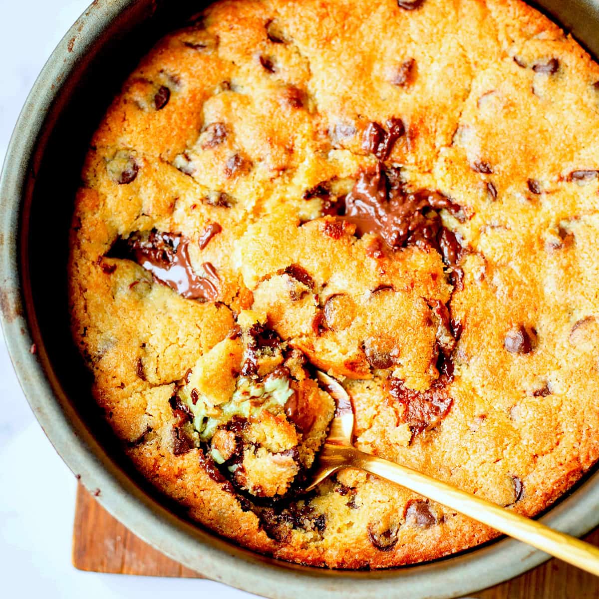 Pistachio and Chocolate cookie dough in tin